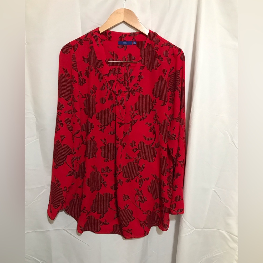 Women's  Apt 9 Size Large Red Floral V-Neck Blouse Top Printed